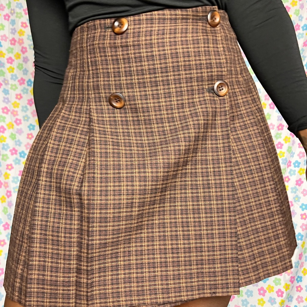 Clueless style pleated skirt. Buttons in the front. Perfect condition! Size 5! - Picture 4 of 4